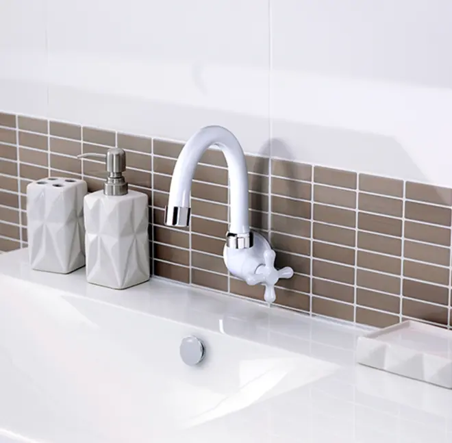 Torneira Multiuso Maruja Parede Branca 1130992 Viqua
