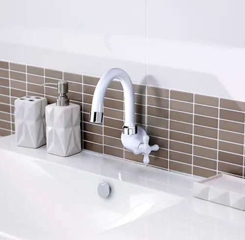 Torneira Multiuso Maruja Parede Branca 1130992 Viqua