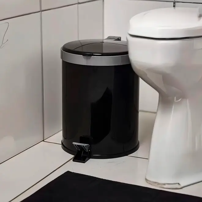 Lixeira Plástica com Pedal Preta 12L Viel